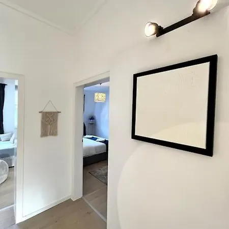 Spacestays Designer Netflix Wifi Playstation 4 Balkon * Essen