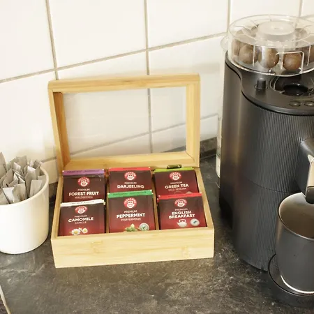 Spacestays Designer Netflix Wifi Playstation 4 Balkon Essen