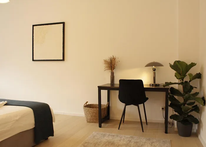 Spacestays Designer Netflix Wifi Playstation 4 Balkon Essen